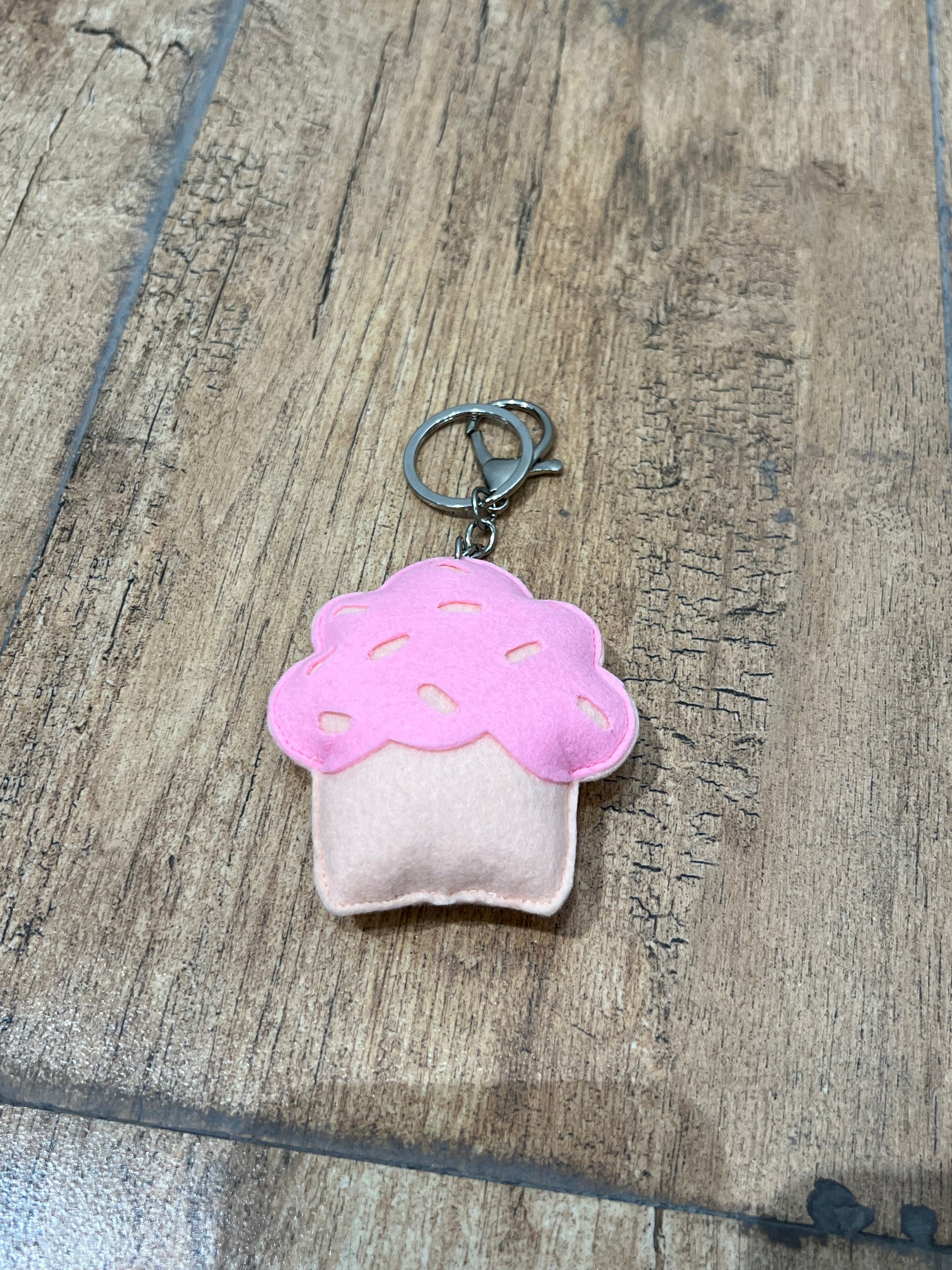 custom bag charm, felt backpack accessory, personalized gift, kids keychain, felt keyring, school bag charm, party favor idea, hamper accessory