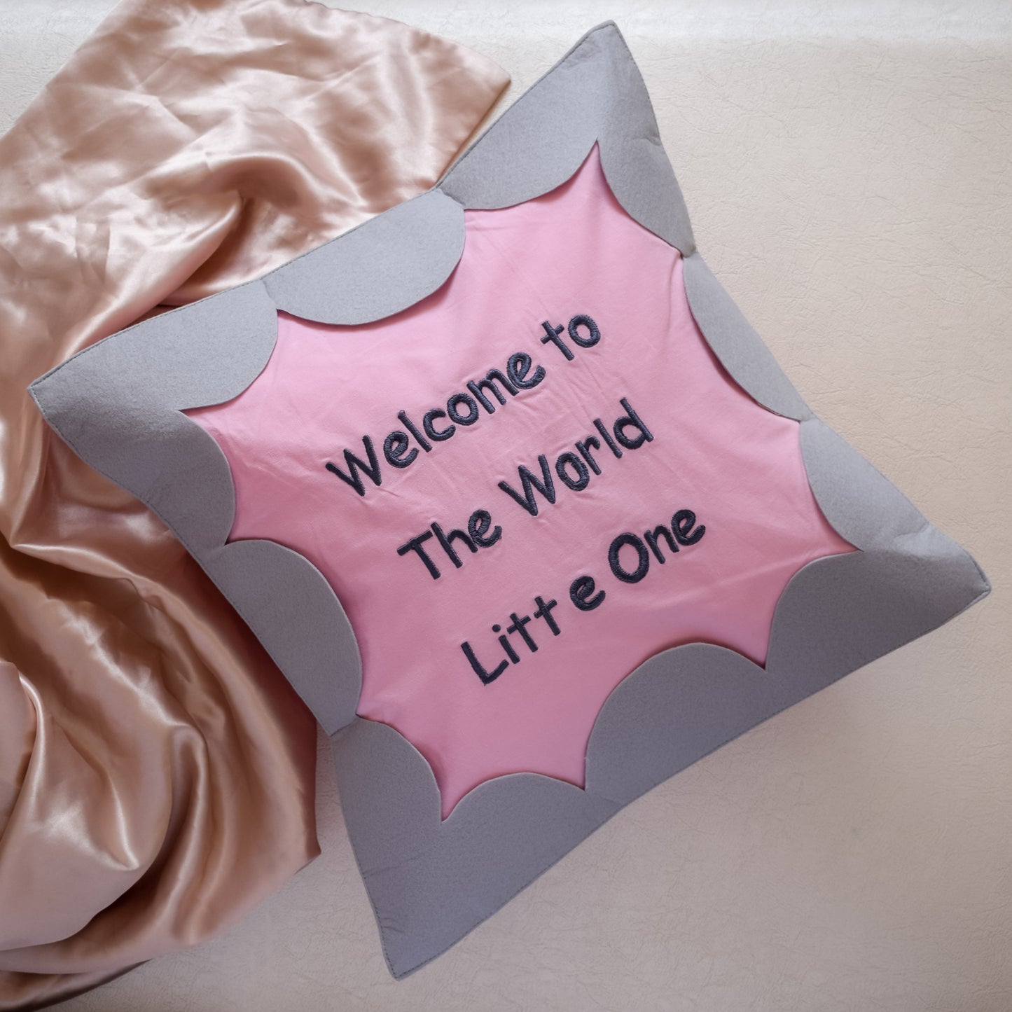 Welcome to the world cushion cover - Monkinz