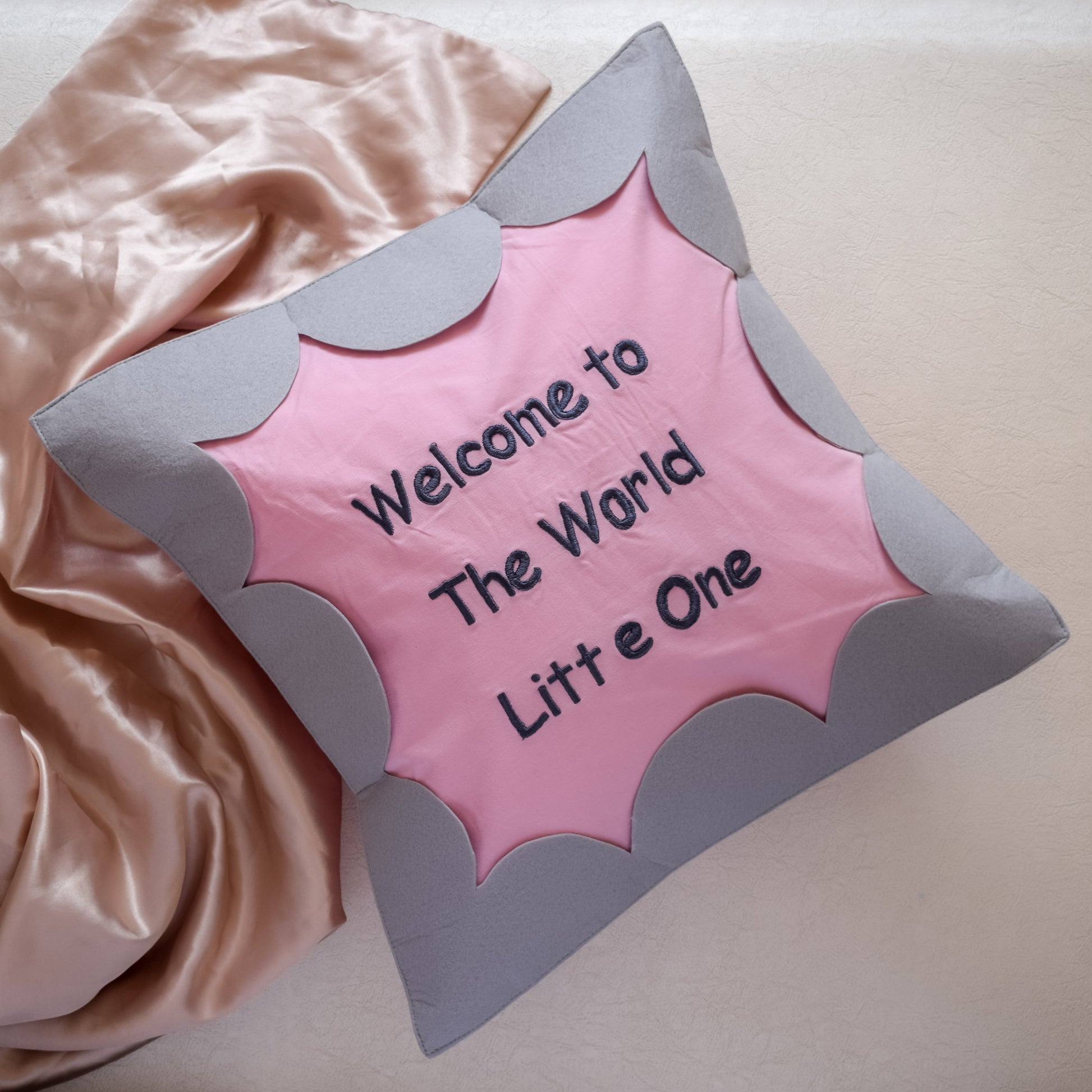 Welcome to the world cushion cover - Monkinz